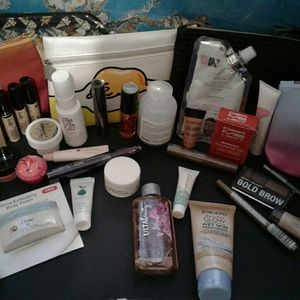 5 Ipsy makeup bags and beauty products and samples